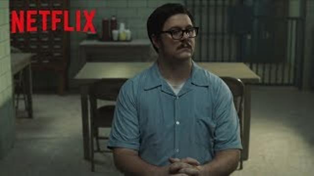 MINDHUNTER | Cameron Britton Transforms Into Disturbed Killer Ed Kemper | Netflix thumbnail